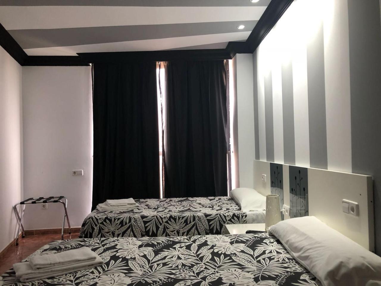 Apartamentos Los Angeles Alcañiz Kültér fotó